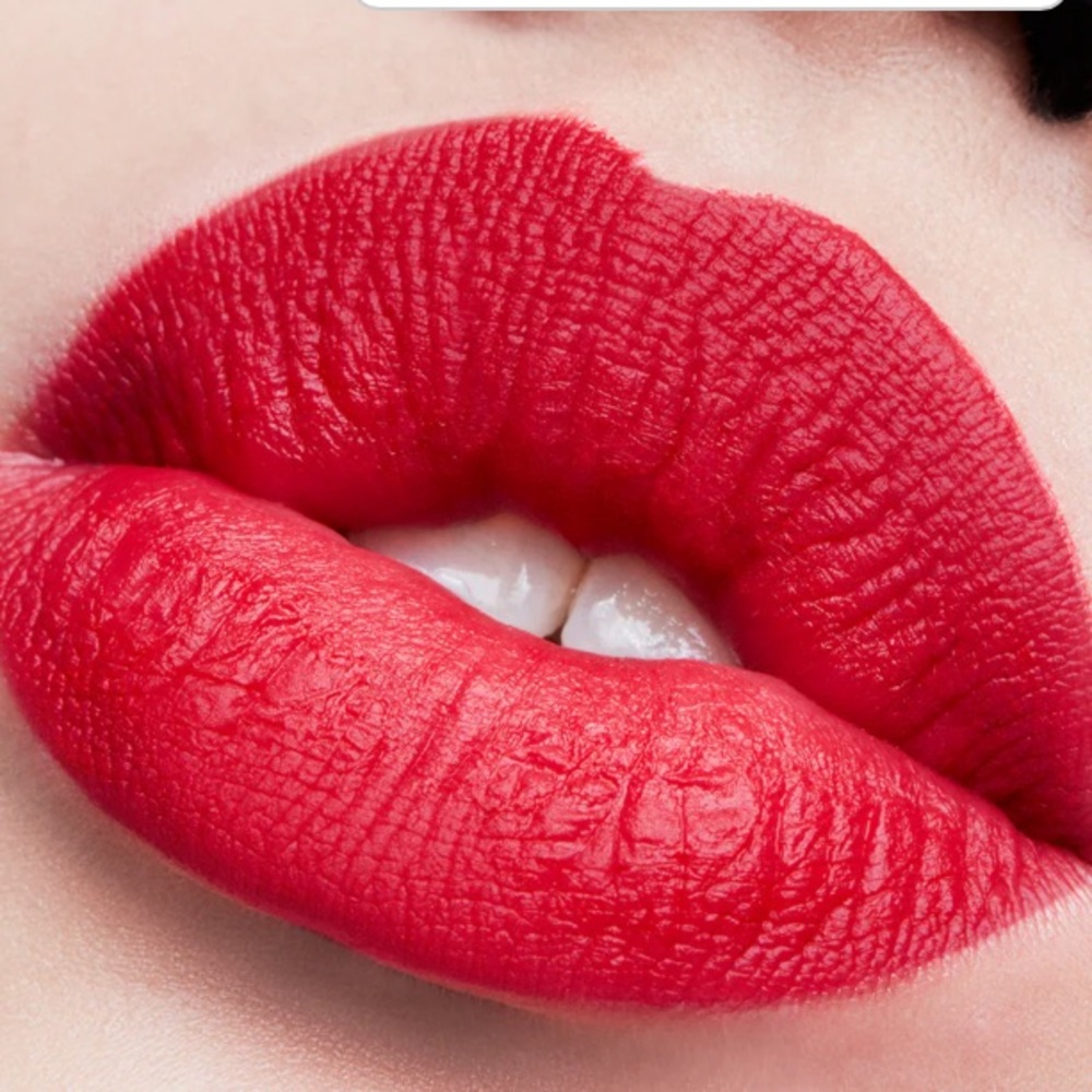 MAC MATTE LIPSTICK RED ROCK (640) Classic Clean Red - Picture 4 of 5